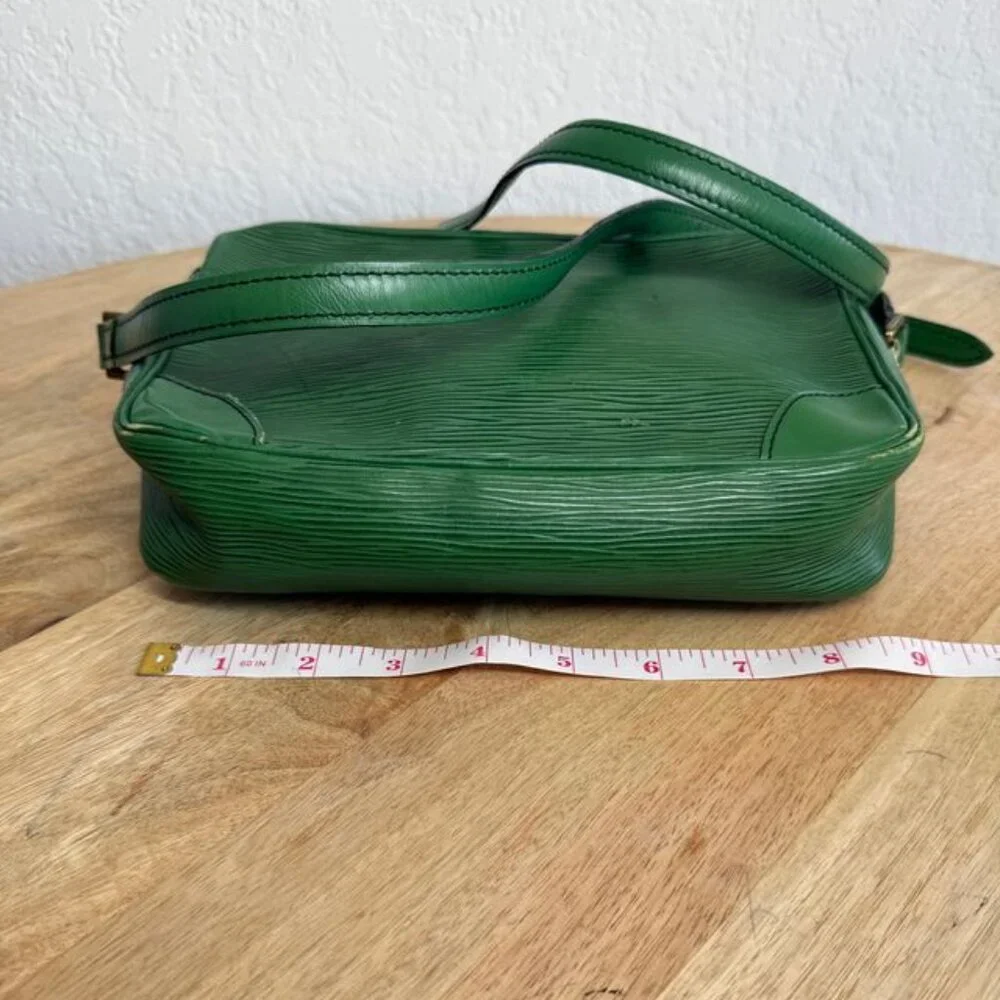 Louis Vuitton Green Epi Crossbody Bag - Picture 8 of 10